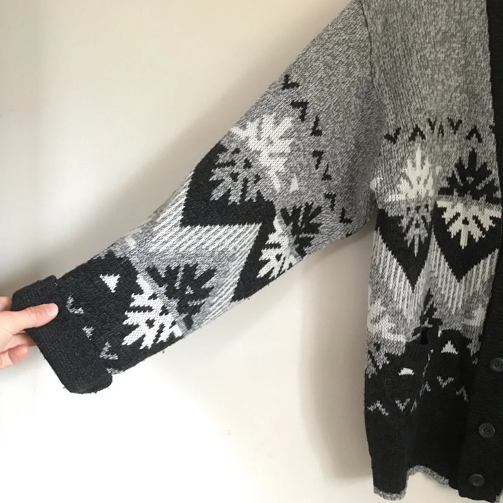 Botany Bay Traders Sz XL Knit Oversized Button Up V Neckline Winter Snowflake - Picture 3 of 10